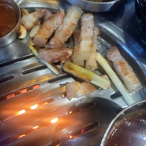 Lezzetli Asya yemeklerinin yakın görüntüsü