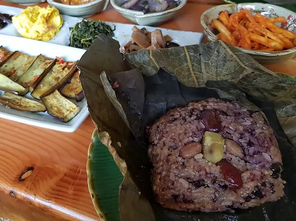 Soslu ve otlu ızgara balık.