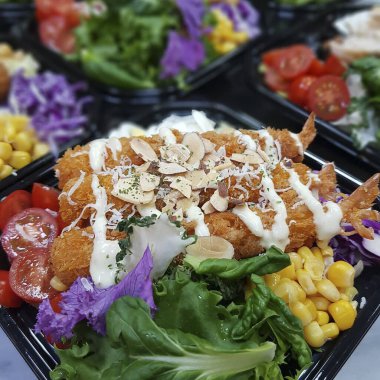 lezzetli taze tavuk salatası