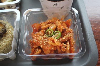 Kore yemeği, kimçili pirinç eriştesi, soya fasulyesi pilavı.