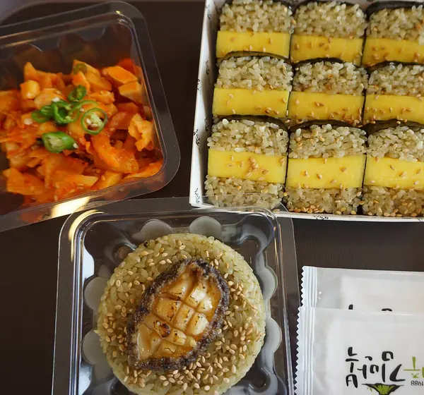 Lezzetli Asya yemeklerinin yakın görüntüsü