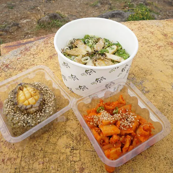 Lezzetli Asya yemeklerinin yakın görüntüsü