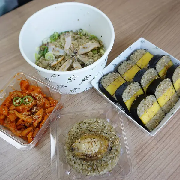 Lezzetli Asya yemeklerinin yakın görüntüsü