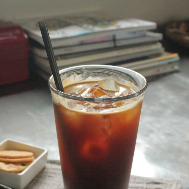 Buzlu kahve ve naneli.