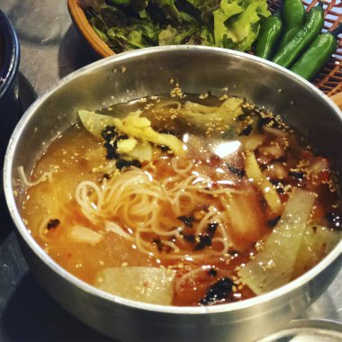 Lezzetli Asya yemeklerinin yakın görüntüsü