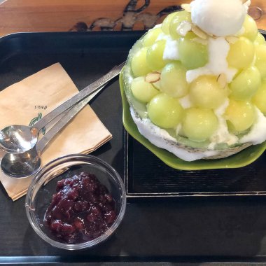 Taze meyveli lezzetli tatlı.