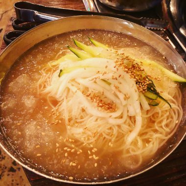 Lezzetli Asya yemeklerinin yakın görüntüsü