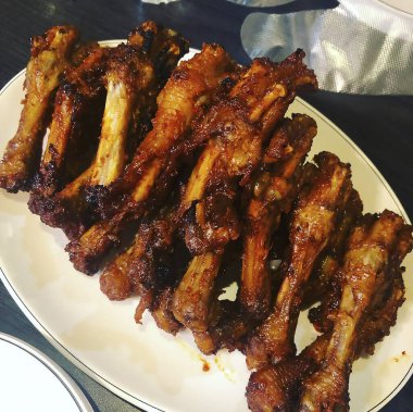 Lezzetli ızgara yiyeceklerin yakın görüntüsü