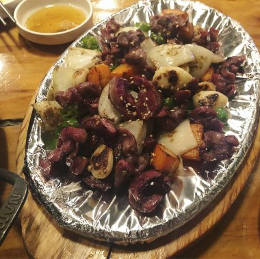 Lezzetli Asya yemeklerinin yakın görüntüsü