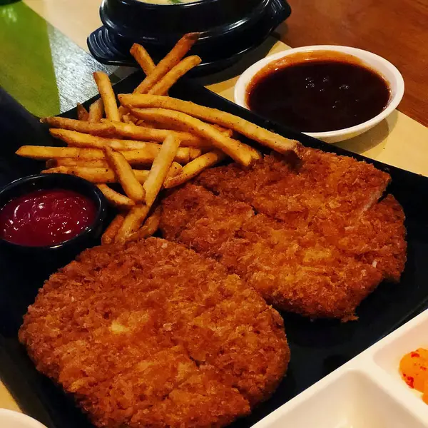 Lezzetli Asya yemeklerinin yakın görüntüsü