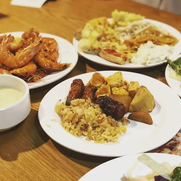 Lezzetli Asya yemeklerinin yakın görüntüsü