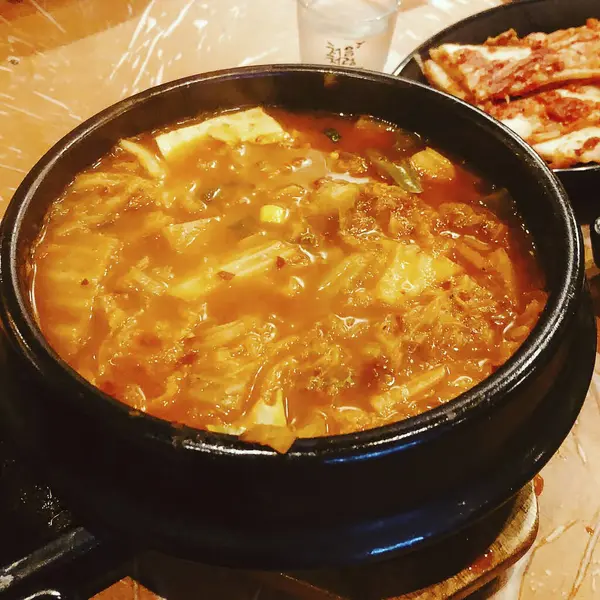 Lezzetli Asya yemeklerinin yakın görüntüsü