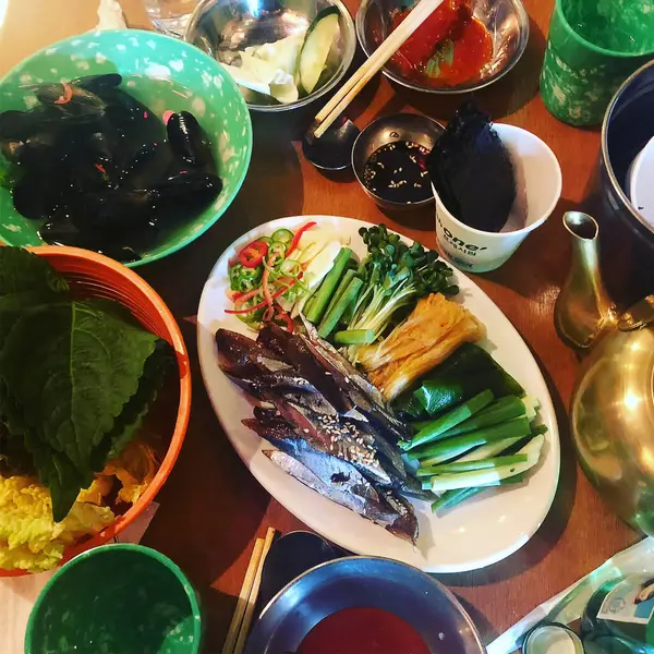 Lezzetli Asya yemeklerinin yakın görüntüsü