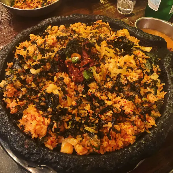 Lezzetli Asya yemeklerinin yakın görüntüsü