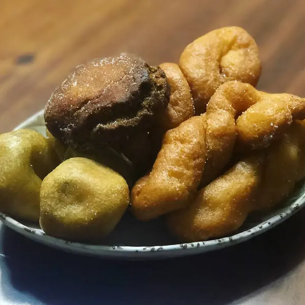 Susamlı kızarmış tavuk kanadı.