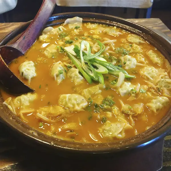 Sebzeli kızarmış şehriye fotoğrafı.