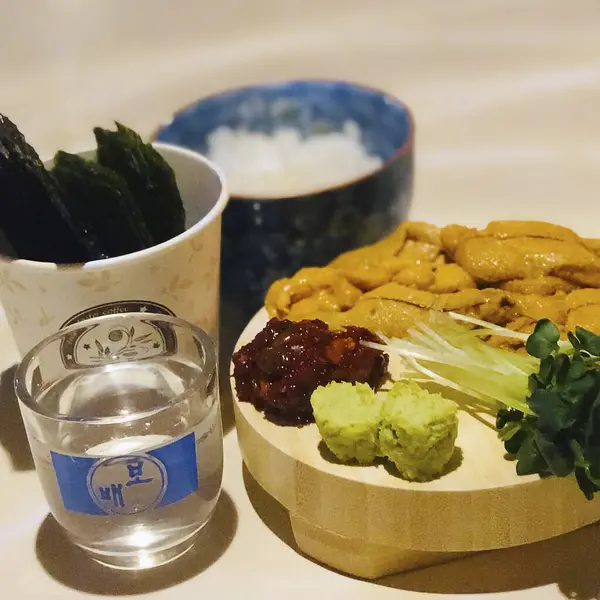 Lezzetli Asya yemeklerinin yakın görüntüsü