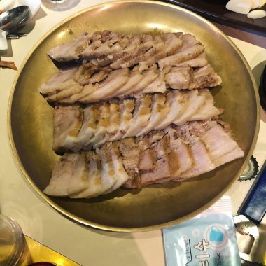 Sos ve baharatlı ızgara tavuk.