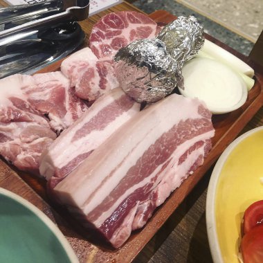 Lezzetli Asya yemeklerinin yakın görüntüsü