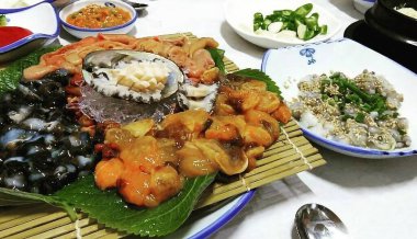 Lezzetli Asya yemeklerinin yakın görüntüsü