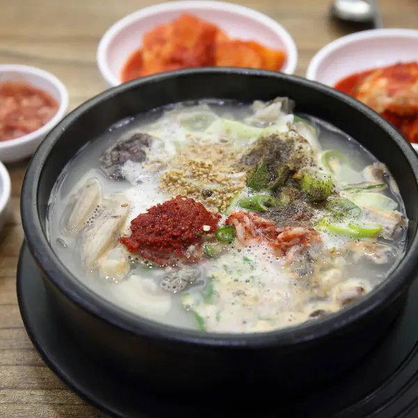 Tavuklu eriştenin mutfak fotoğrafı.