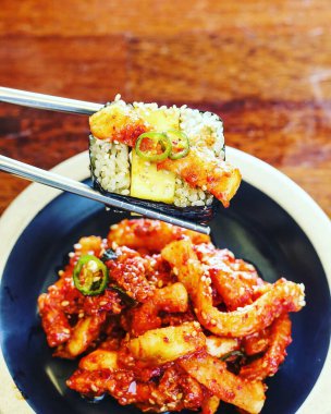 Lezzetli Asya yemeklerinin yakın görüntüsü