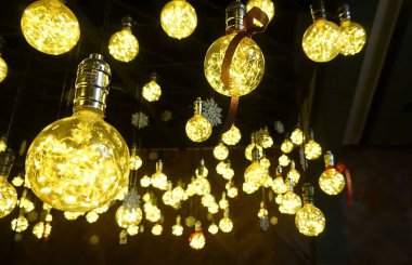 Güzel Noel süslemeleri. Noel ağacı..