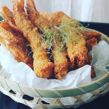 Sebzeli kızarmış balığın mutfak fotoğrafı.