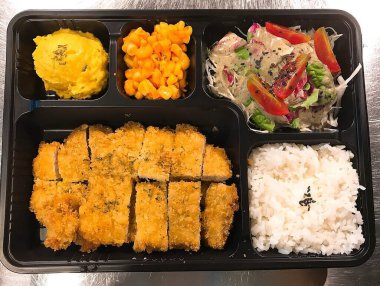 Japon suşisi ve pilav.