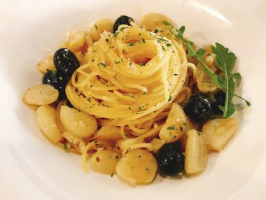 mantarlı ve peynirli makarna