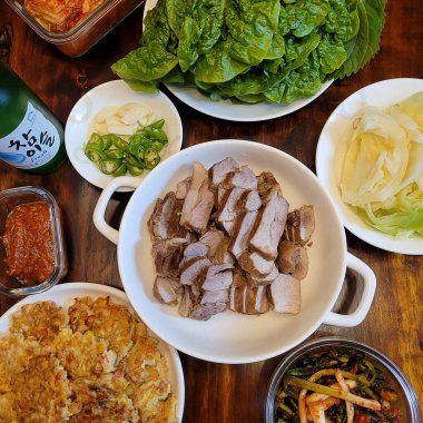 Lezzetli Asya yemeklerinin yakın görüntüsü