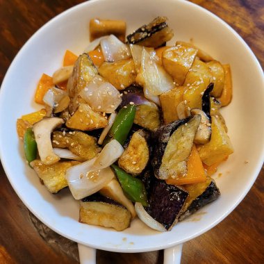 Lezzetli Asya yemeklerinin yakın görüntüsü