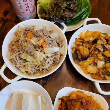 Sebzeli eriştenin mutfak fotoğrafı.