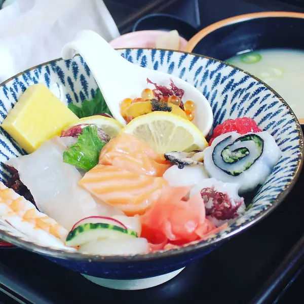 Japon mutfağı. Suşi takımı..