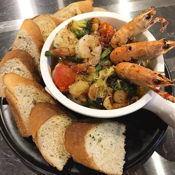 Domatesli taze karides.