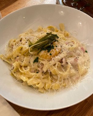 jambon ve peynirli makarna