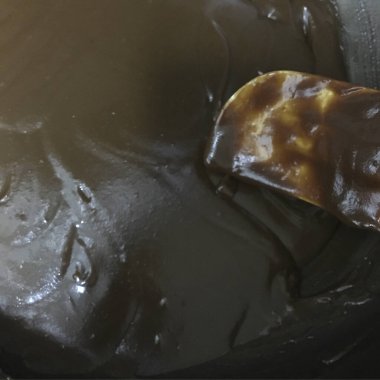 Çikolatalı ve vanilyalı çikolatalı pasta. Çikolatalı çikolata.