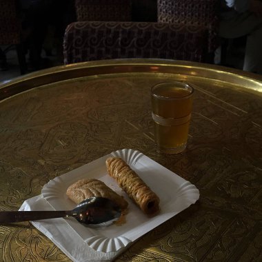 Türk tatlıları, Türk tatlıları ve çayı.