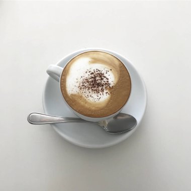 Kahve fincanı ve kapuçino.