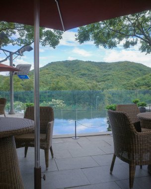 Güzel göl manzarası