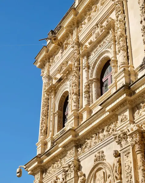 Doğa ve şehir manzarası 