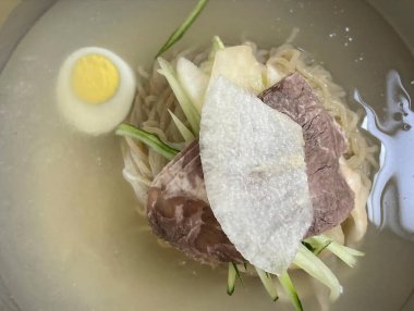 Lezzetli Asya yemeklerinin yakın görüntüsü