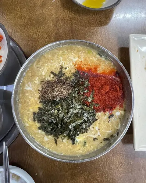 Lezzetli Asya yemeklerinin yakın görüntüsü