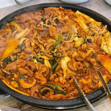 Lezzetli Asya yemeklerinin yakın görüntüsü