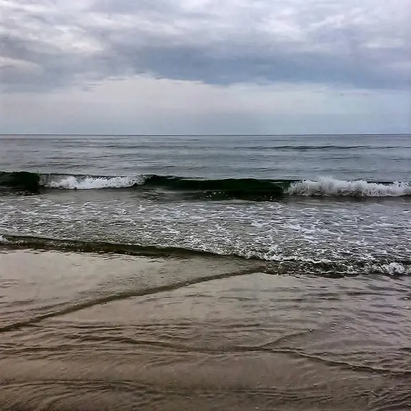 Sahilde güzel deniz dalgaları