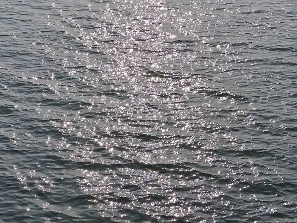 Sahilde su damlaları