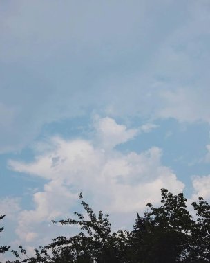 Bulutlu güzel gökyüzü