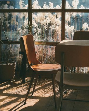 Modern restoranın içinde.