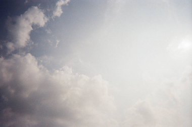 bulut ve güneş mavi gökyüzü