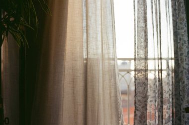 Modern bir evin içinde.